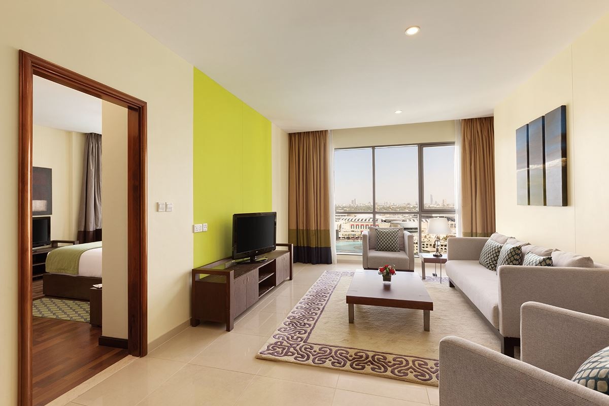 rooms-one-bedroom-suite-burj-khalifa-and--fountain-view
