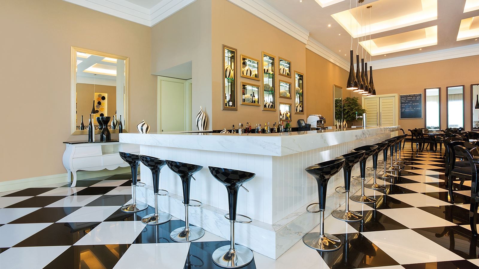 restaurants-bistro-domino