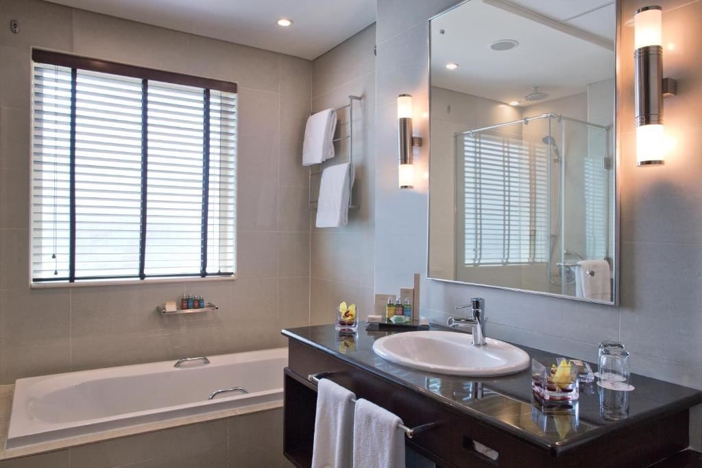 rooms-spacious-one-bedroom-suite