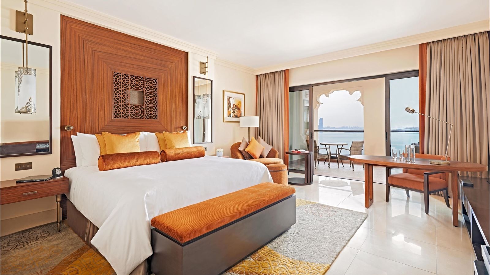 rooms-grand-family-heritage-room-city-view