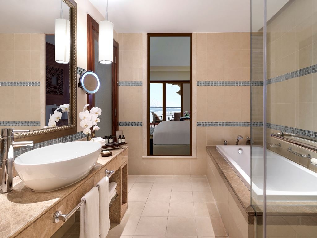 rooms-deluxe-heritage-palm-sea-view-room-queen