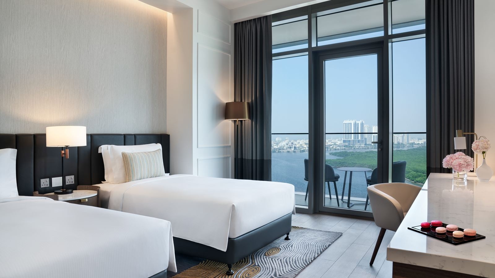 rooms-sea-view-room-with-balcony--twin-bed