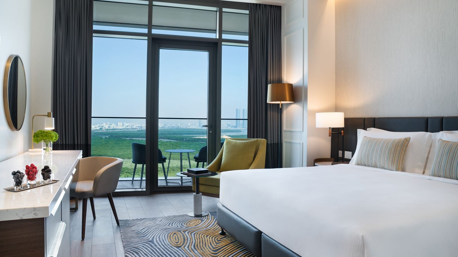rooms-sea-view-one-bedroom-suite-with-balcony