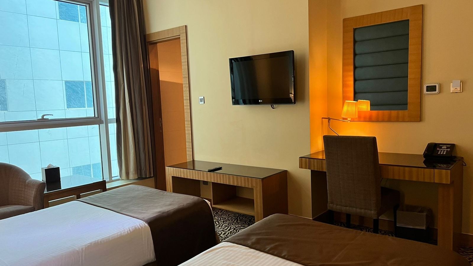 rooms-standard-room-with-twin-beds