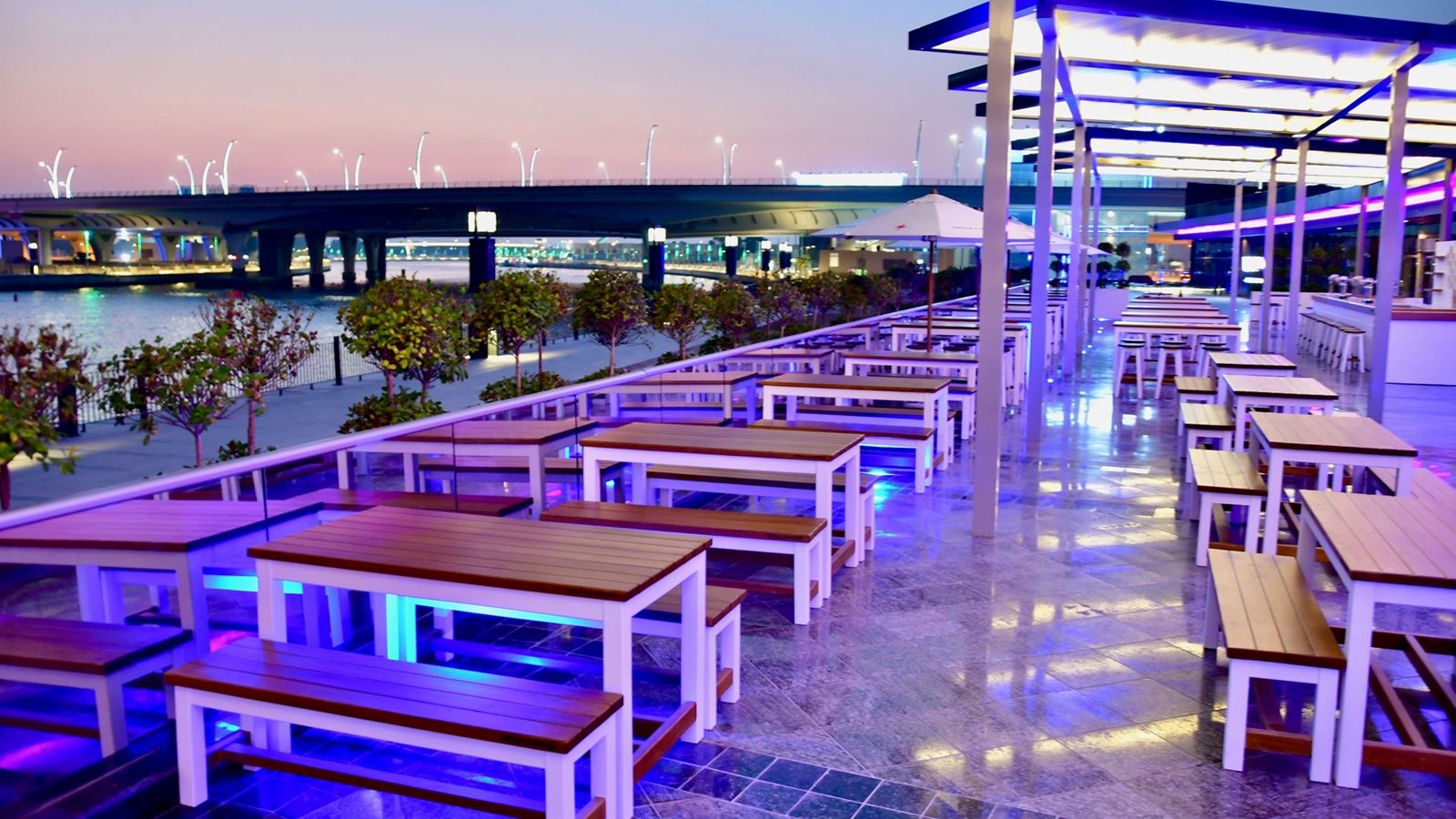 bars-cafe-artois-at-bridgewater