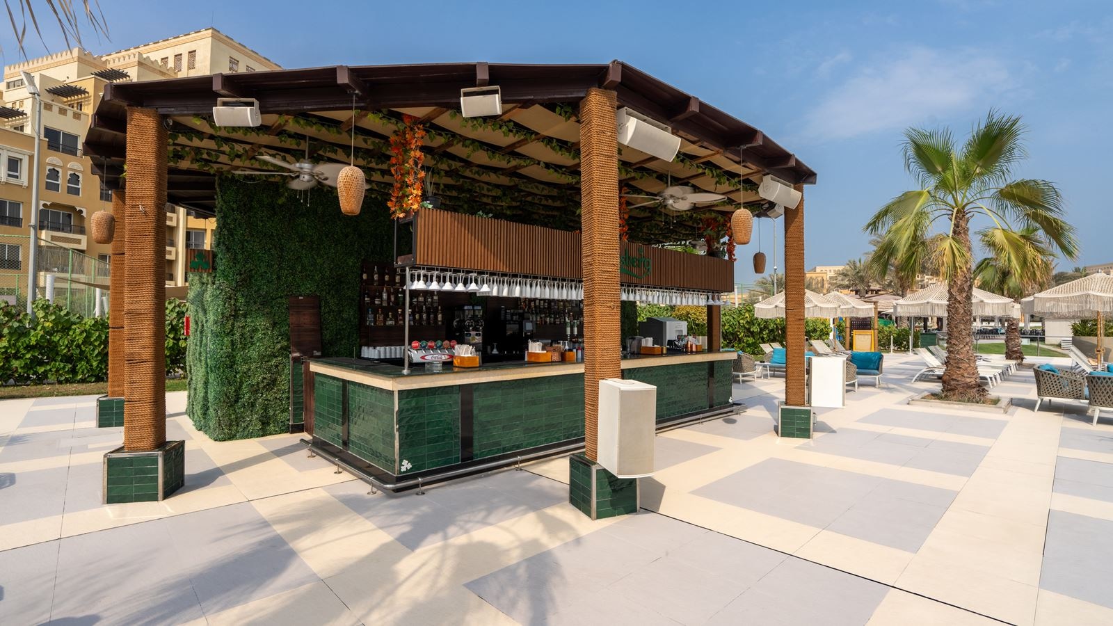 bars-infinity-pool-bar