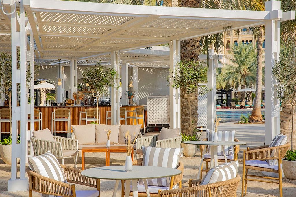 restaurants-palm-shore-pool-bar