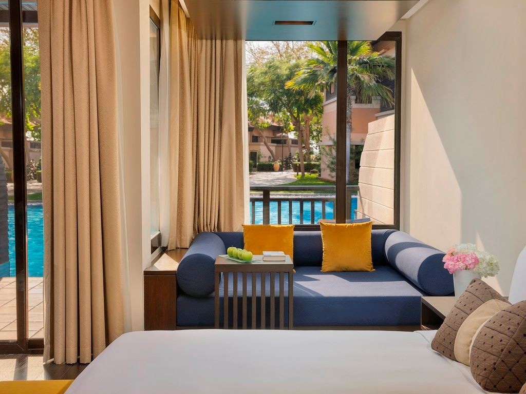 rooms-deluxe-lagoon-access-room