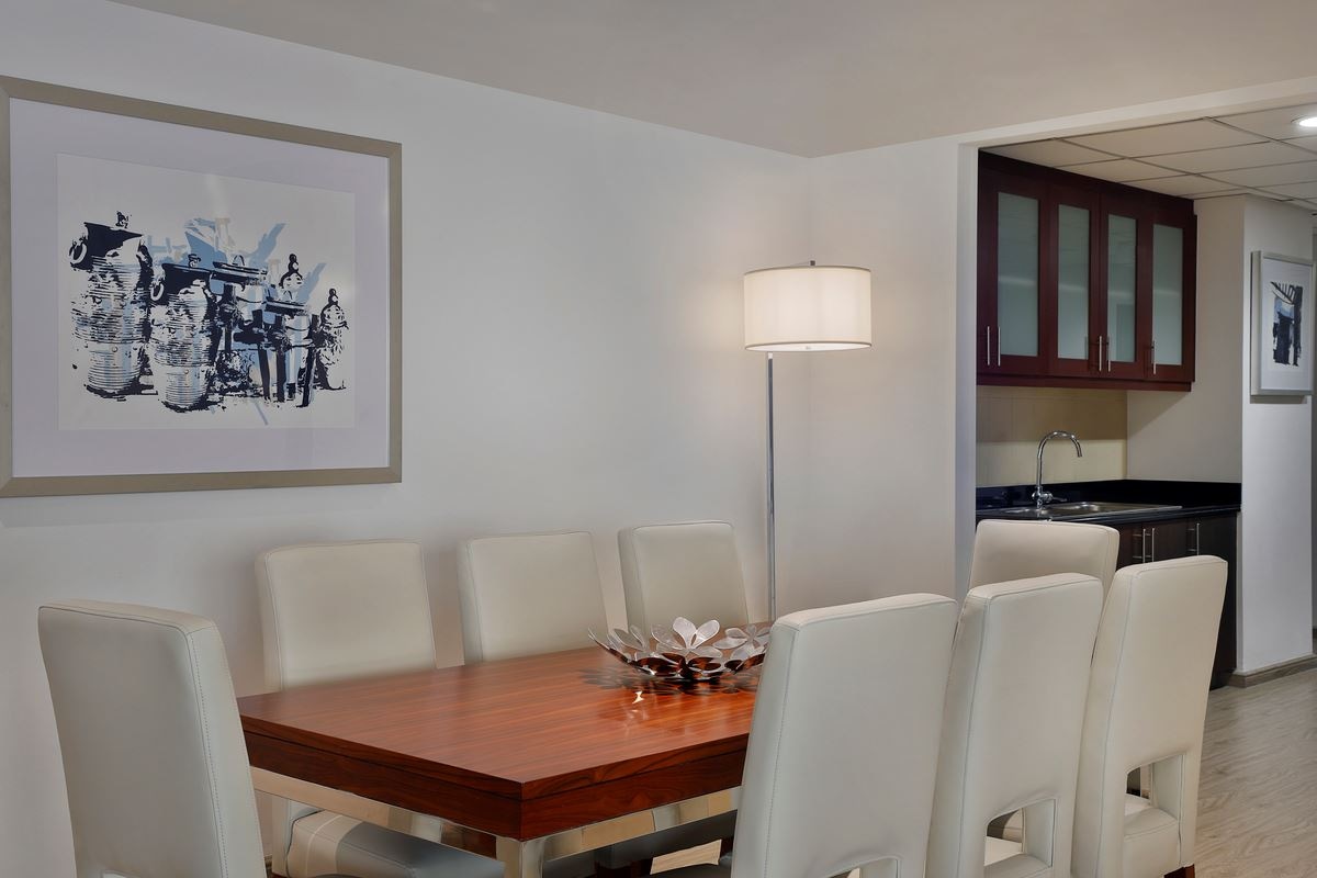 rooms-four-bedroom-family-suite-with-balcony