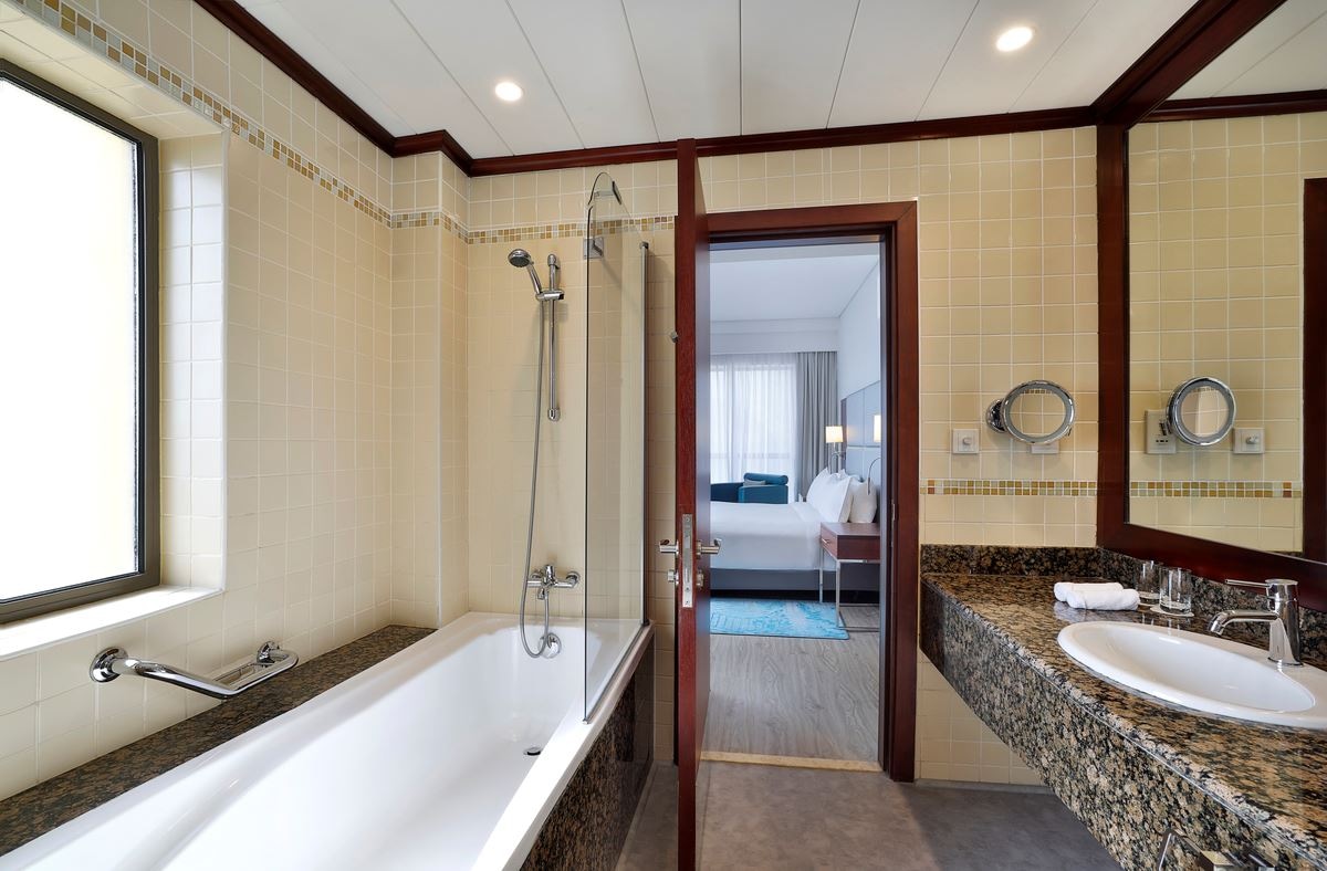 rooms-two-bedroom-family-suite-sea-view-with-balcony