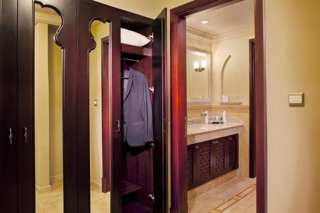 rooms-city-view-one-bedroom-suite-prive-pool