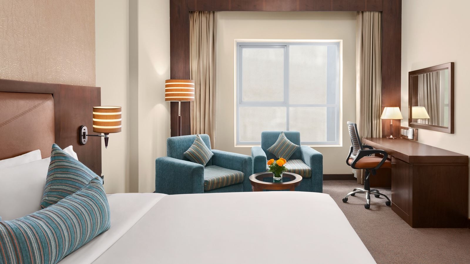 rooms-king-superior-bedroom