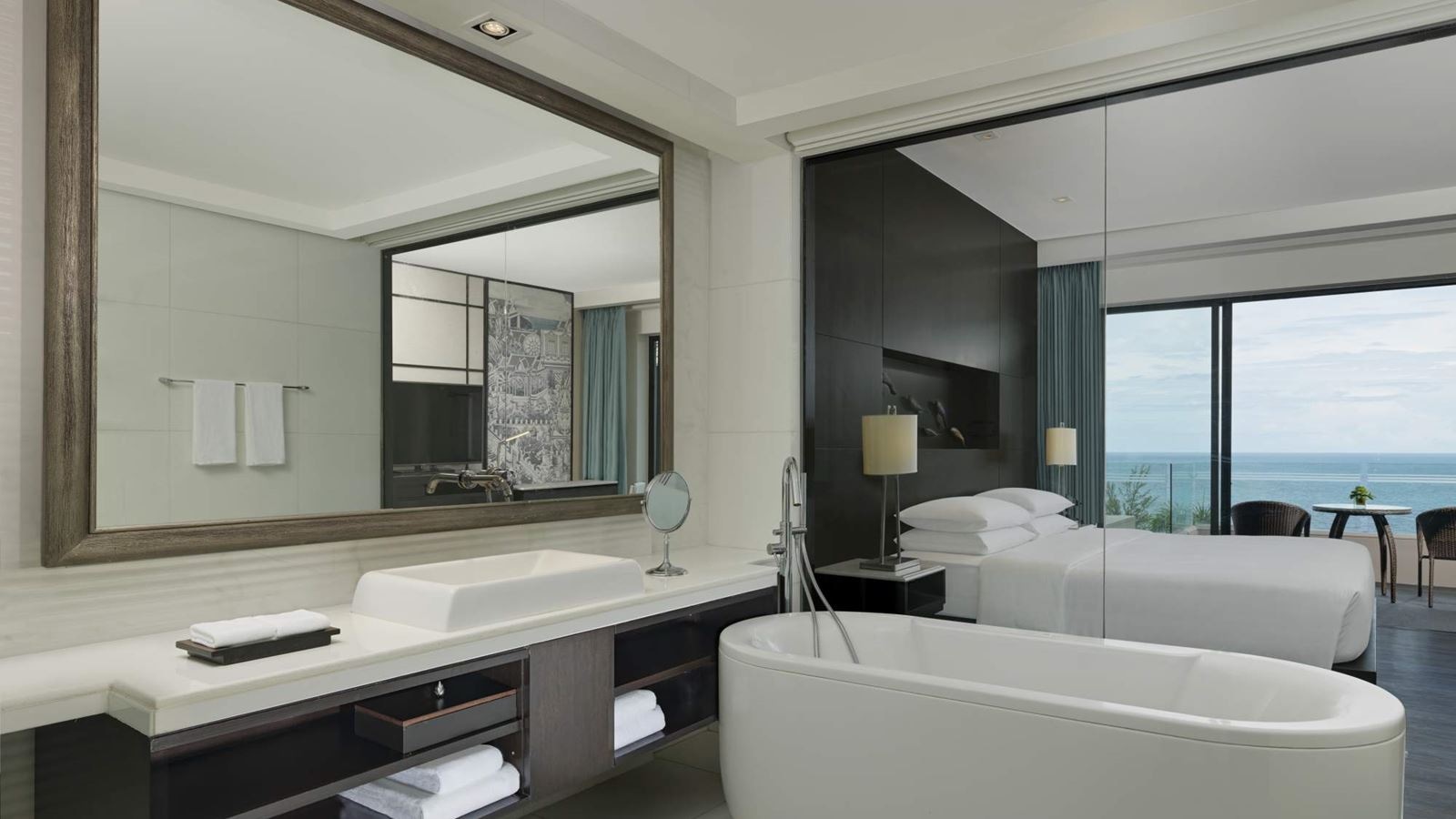 rooms-king-twin-bed-with-ocean-view