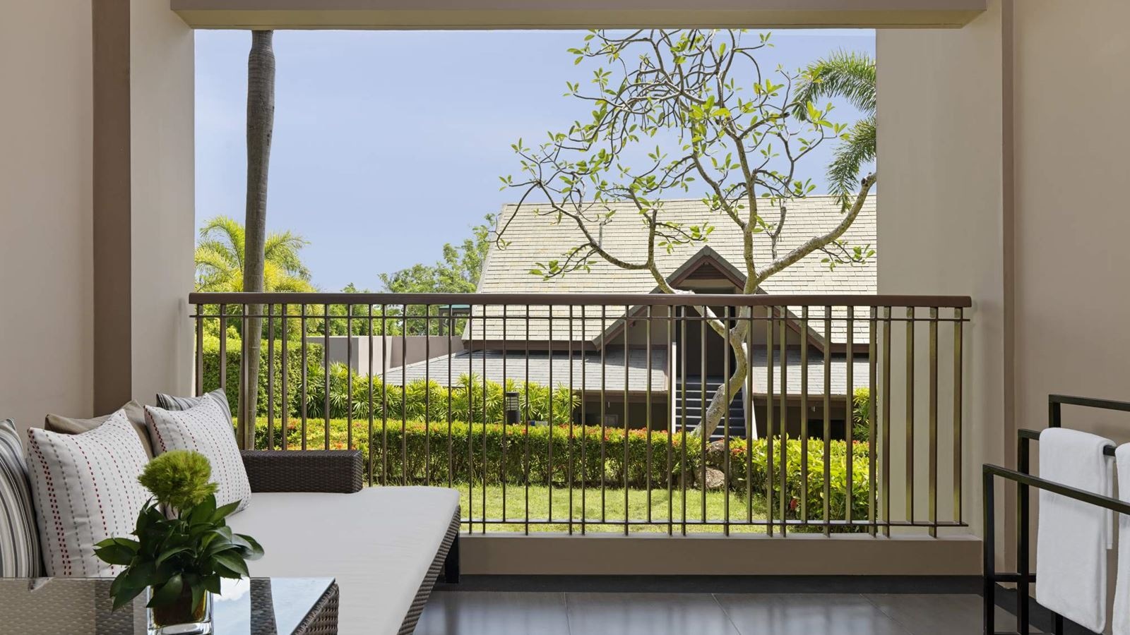 rooms-king-twin-bed-garden-view