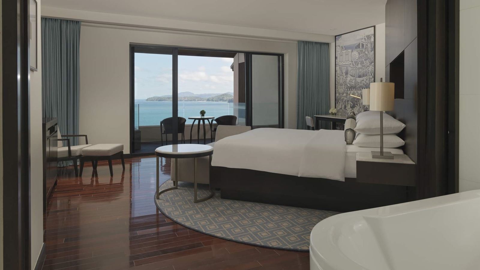 rooms-king-twin-bed-ocean-view-club-access