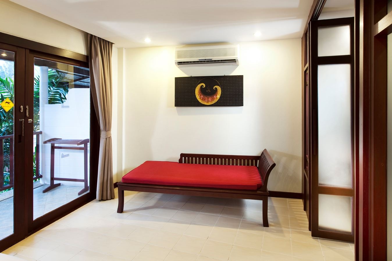 rooms-deluxe-pool-view