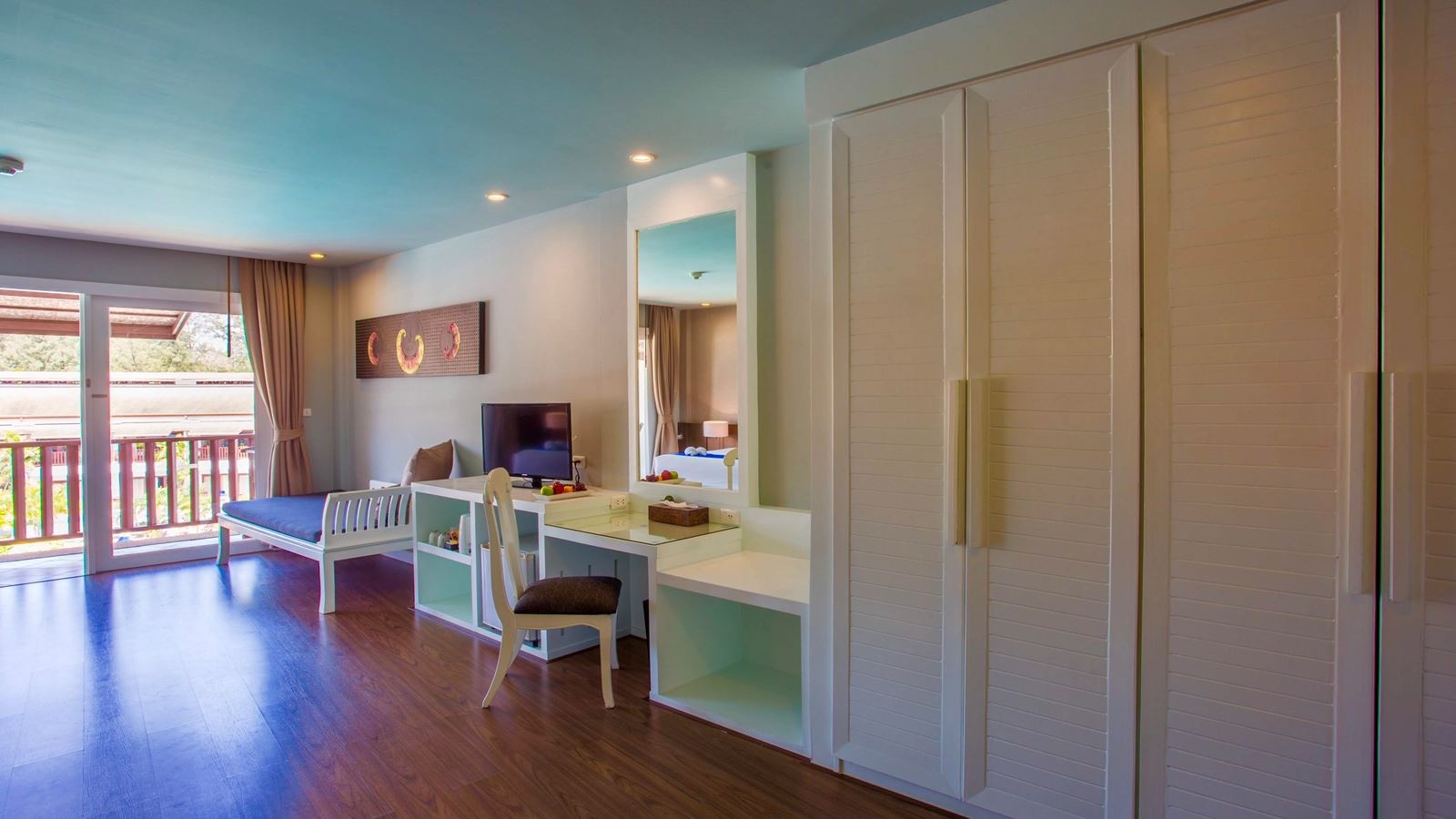 rooms-studio-pool-view