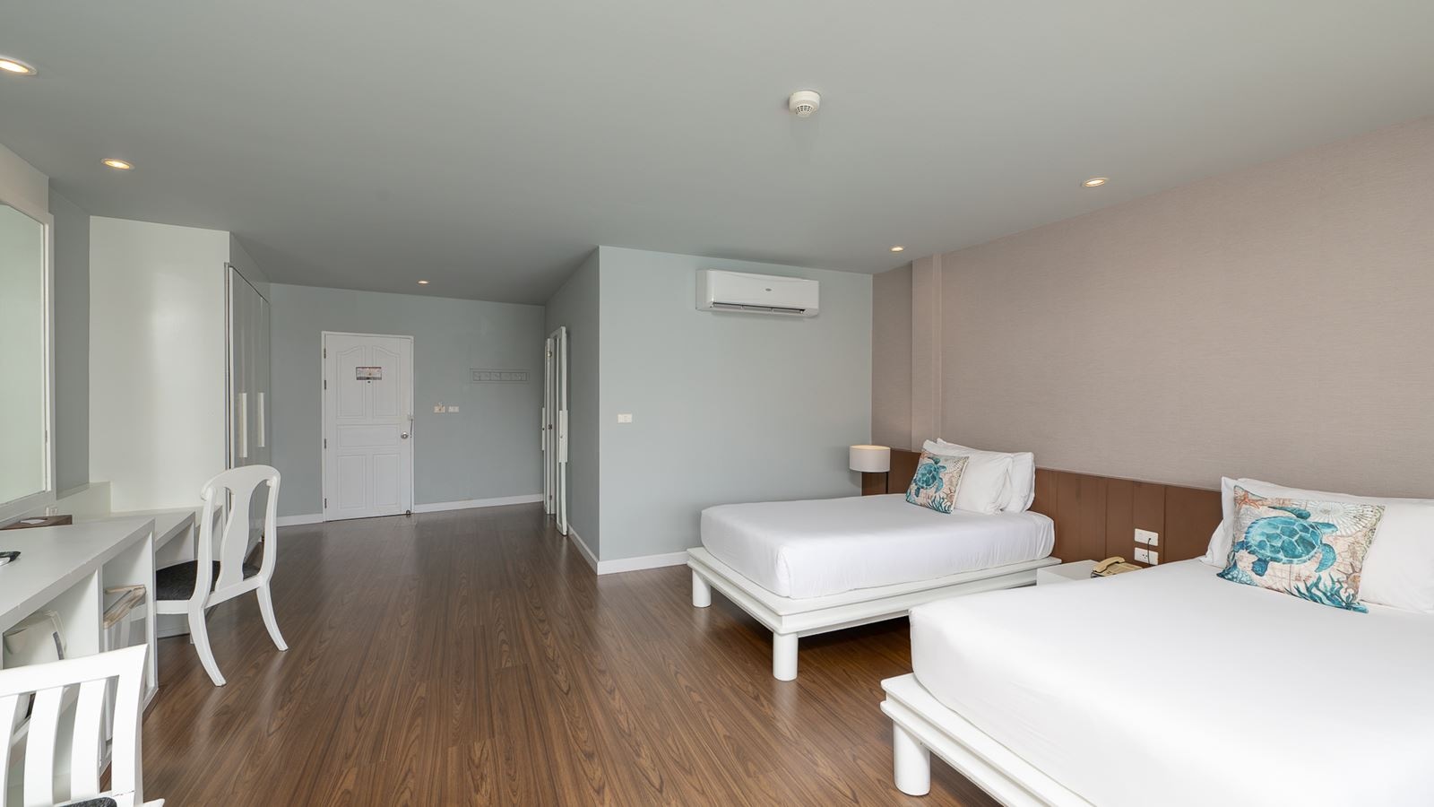 rooms-studio-garden-view