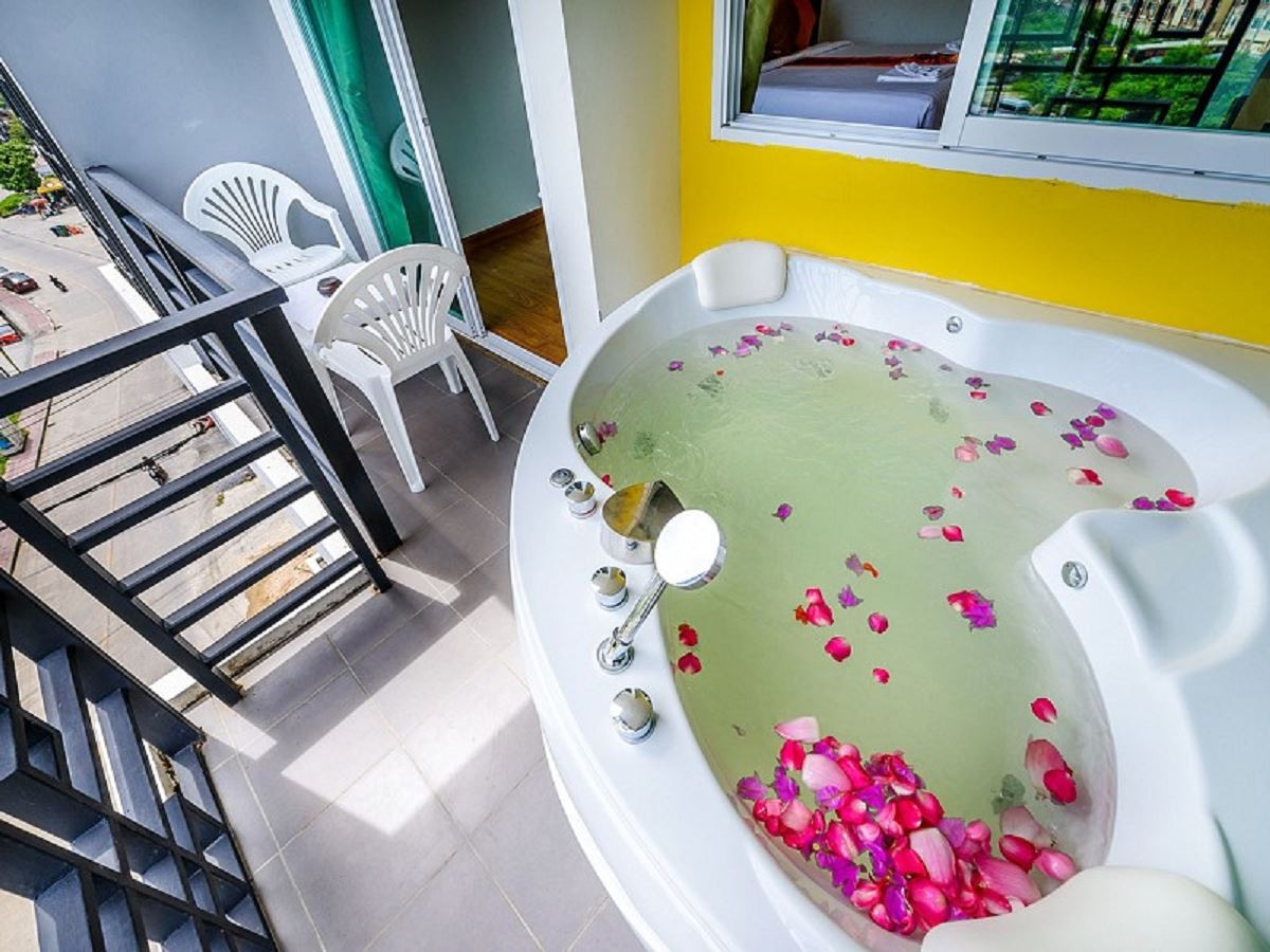 rooms-studio-with-a-jacuzzi