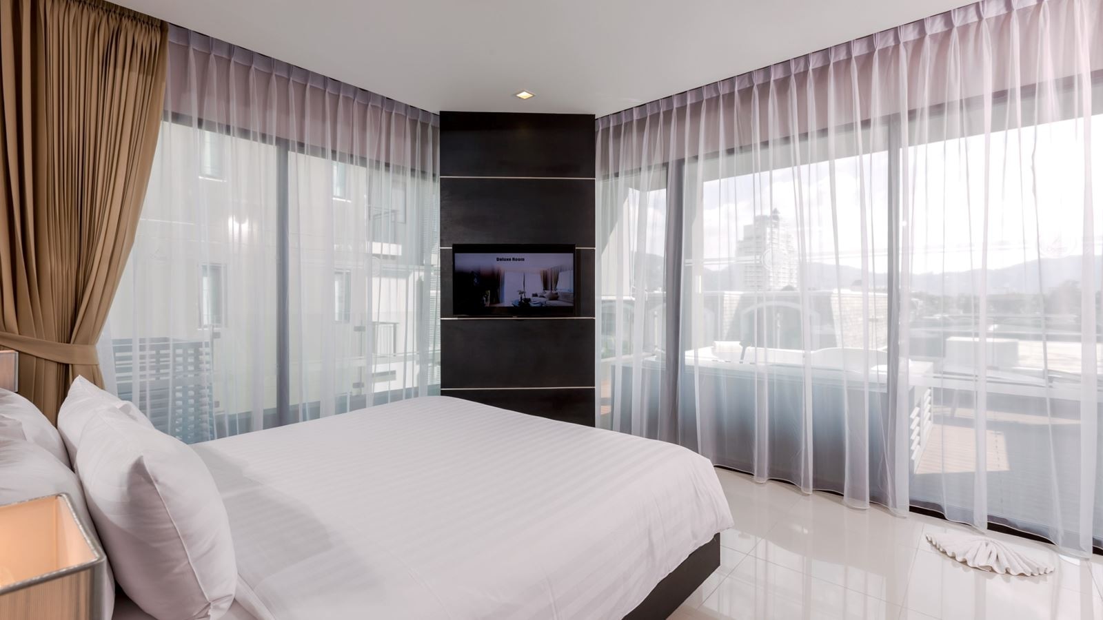 rooms-2-broom-family-suite