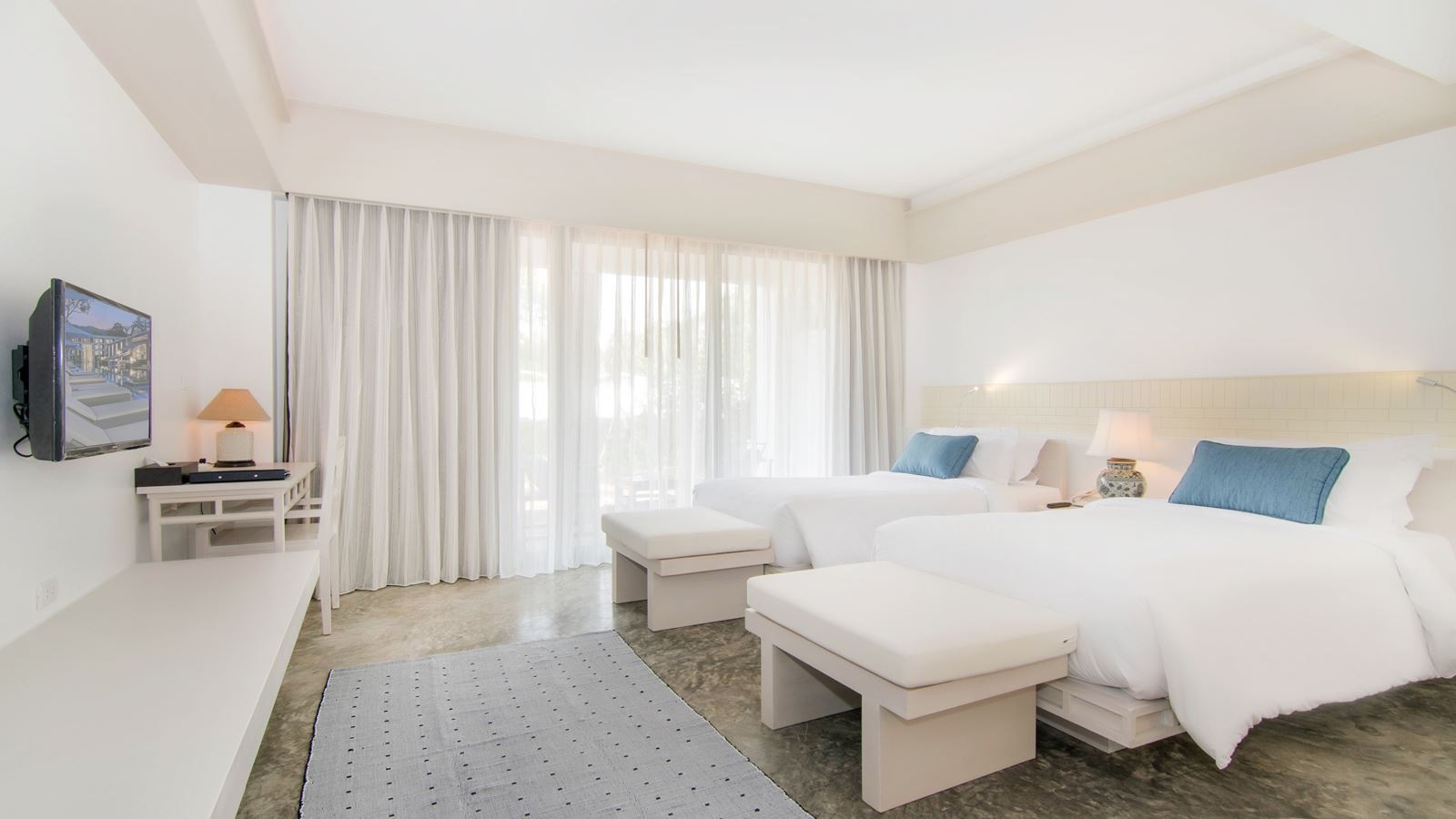 rooms-superior-hillside