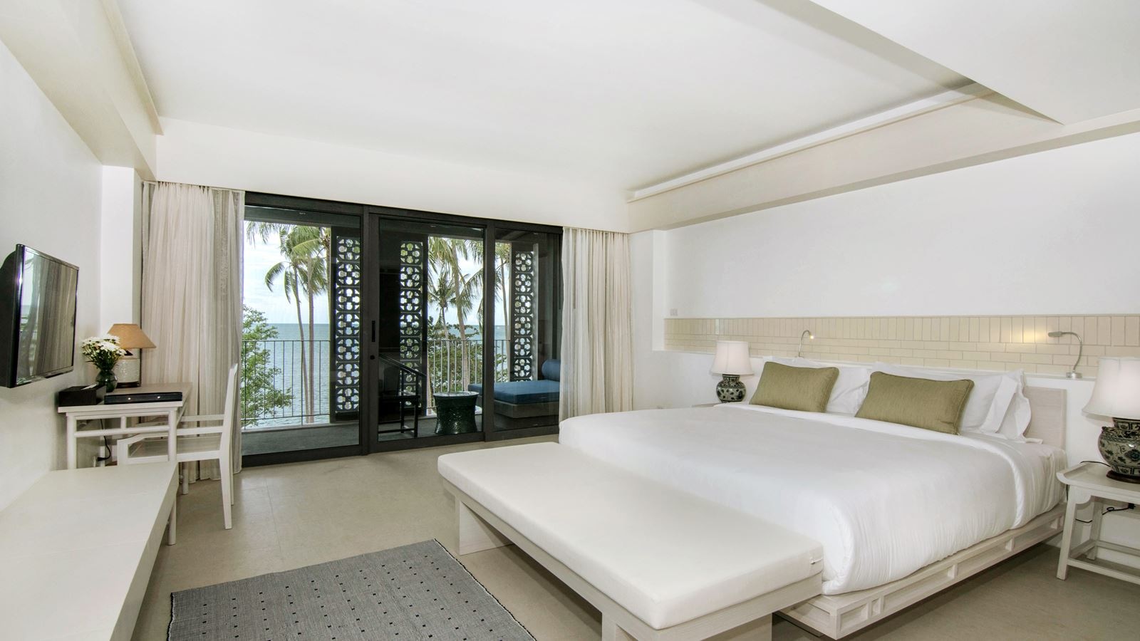 rooms-deluxe-beachfront