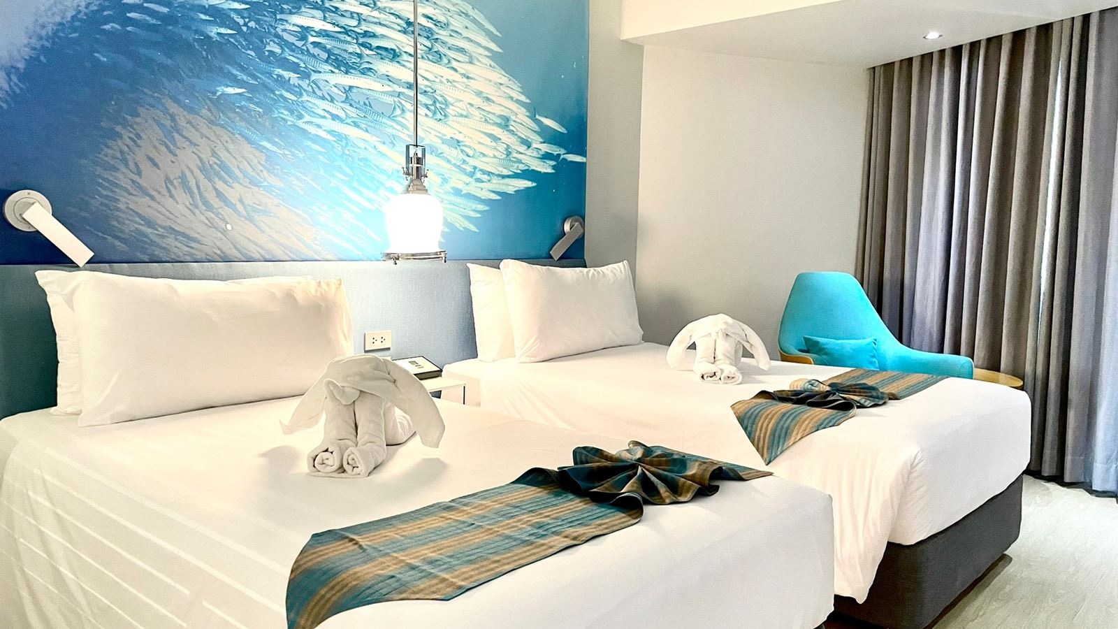 rooms-grand-deluxe-pool-view