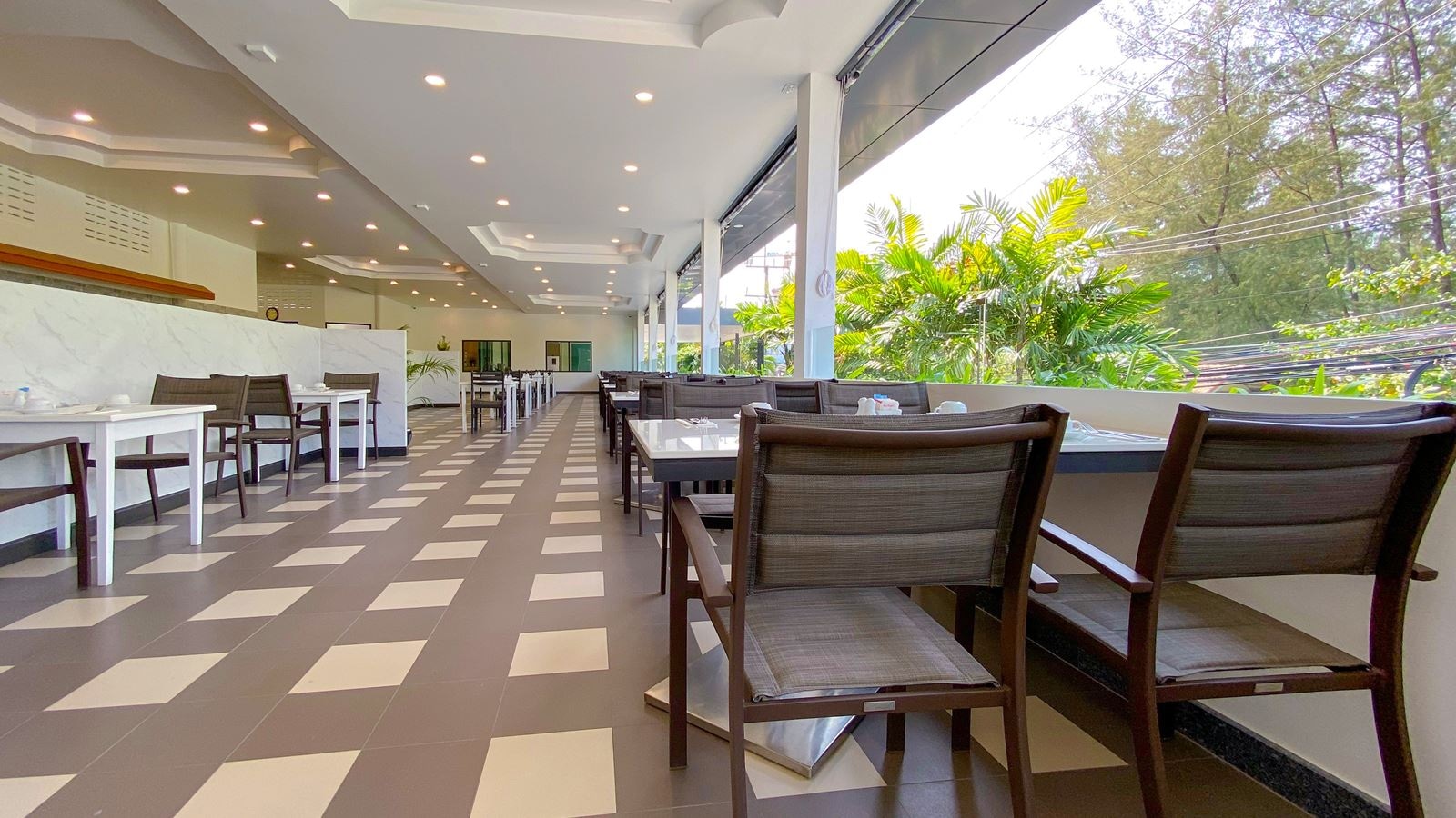 restaurants-the-beach-restaurant