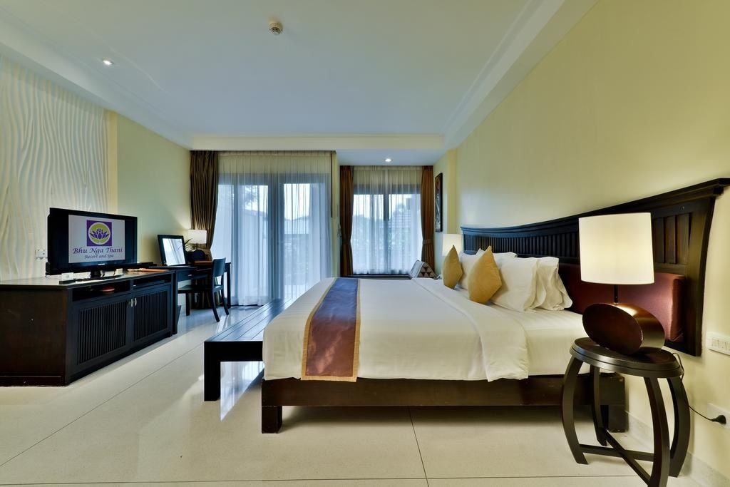 rooms-deluxe-grand-room