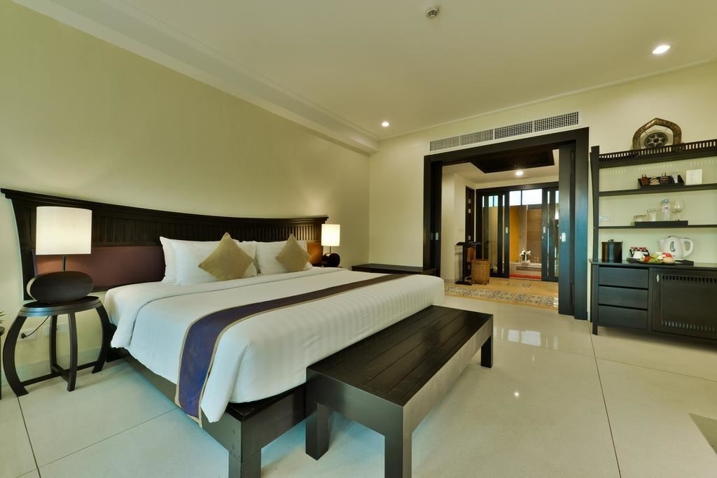 rooms-deluxe-grand-room