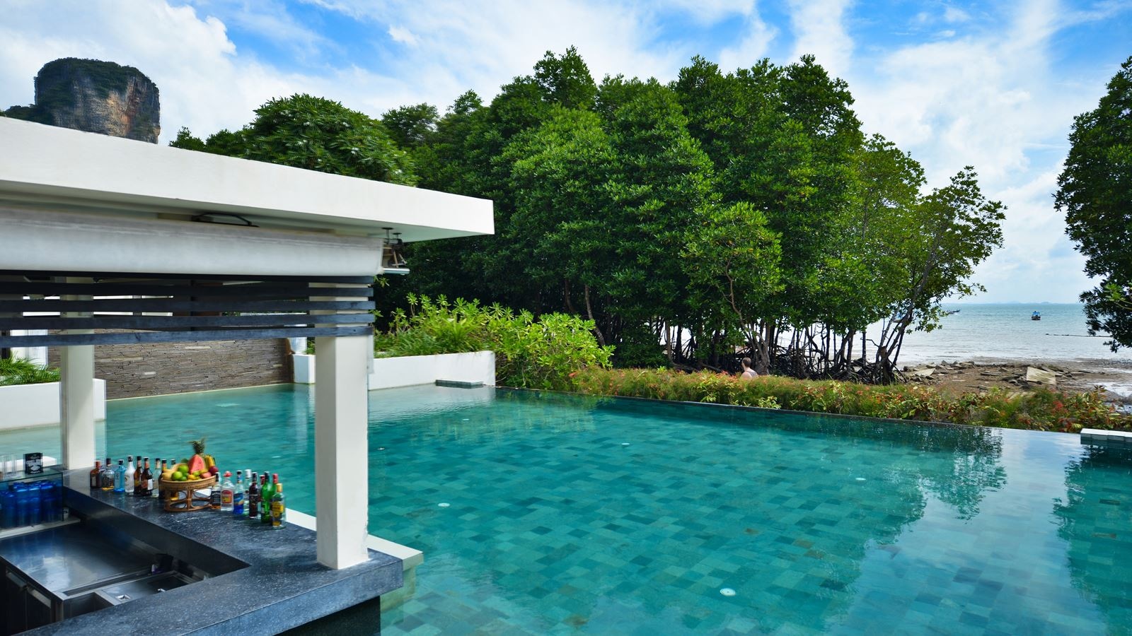 bars-champa-pool-bar