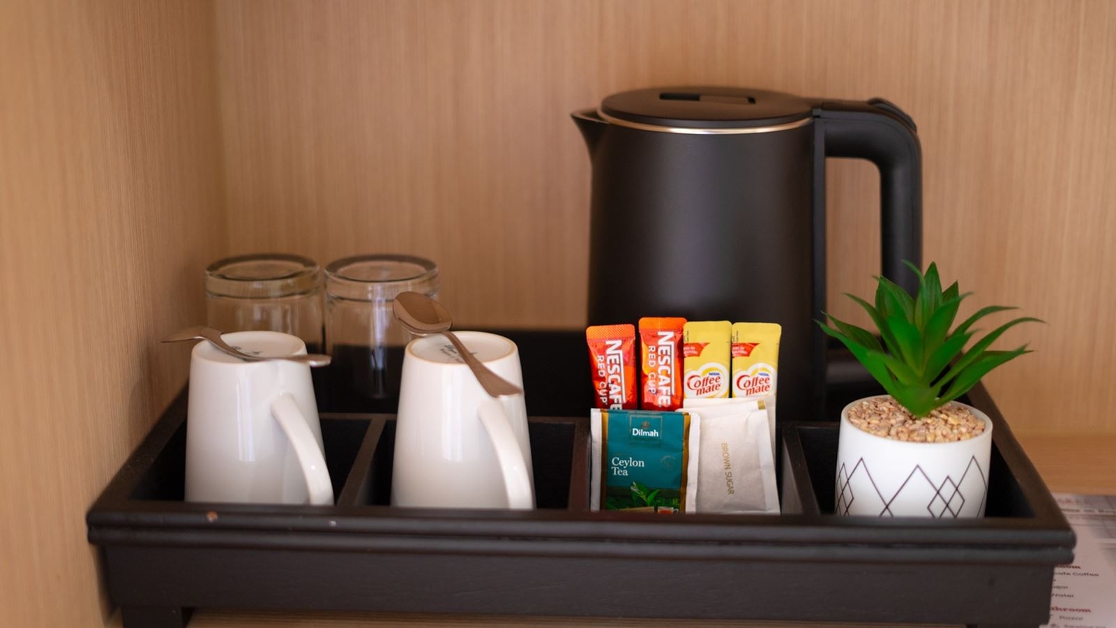 rooms-deluxe-pool-view