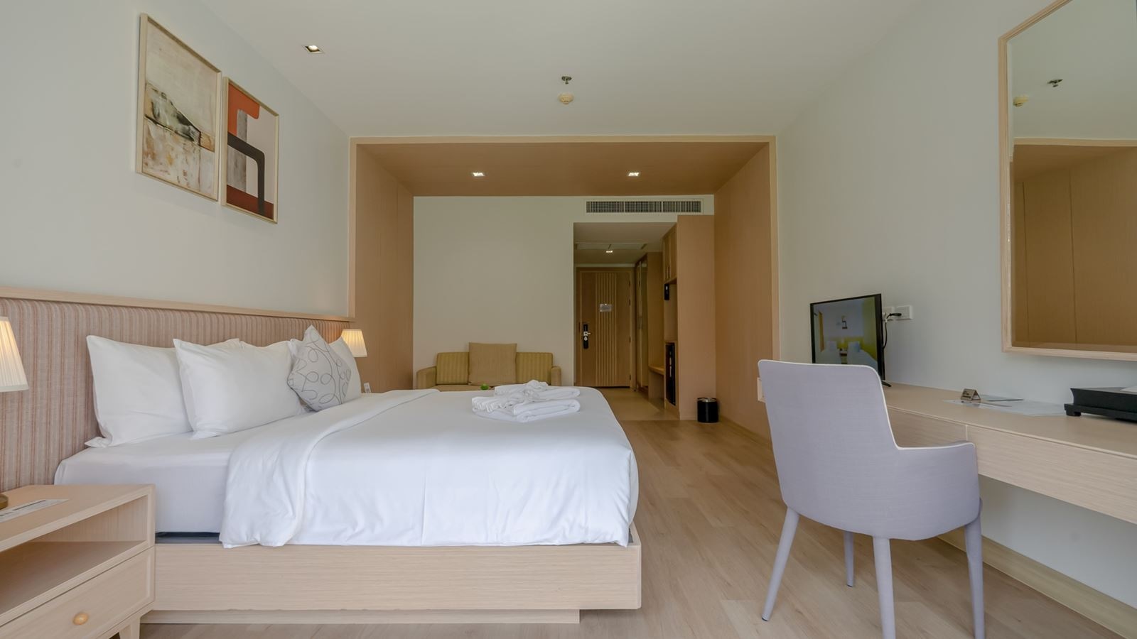 rooms-deluxe-pool-view