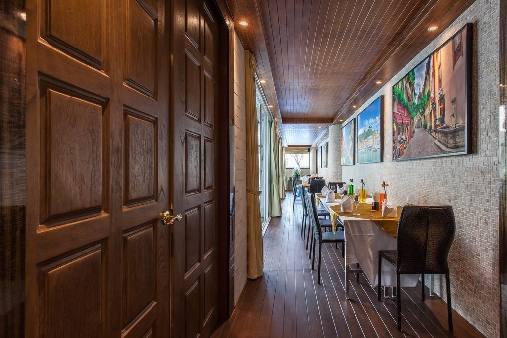 restaurants-restaurant