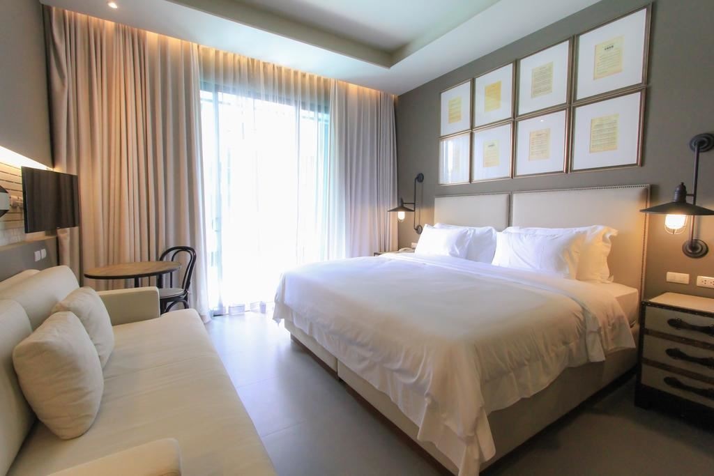 rooms-deluxe-pool-view