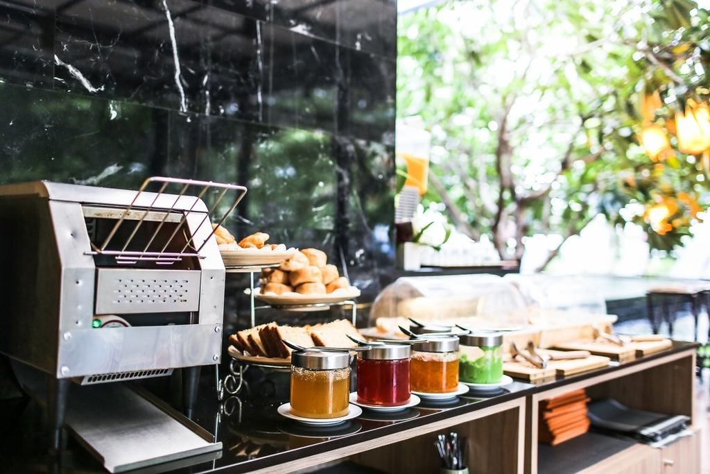 restaurants-hungry-bar--restaurant-and-lounge