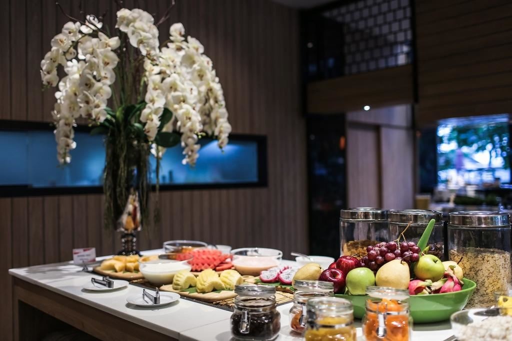 restaurants-hungry-bar--restaurant-and-lounge