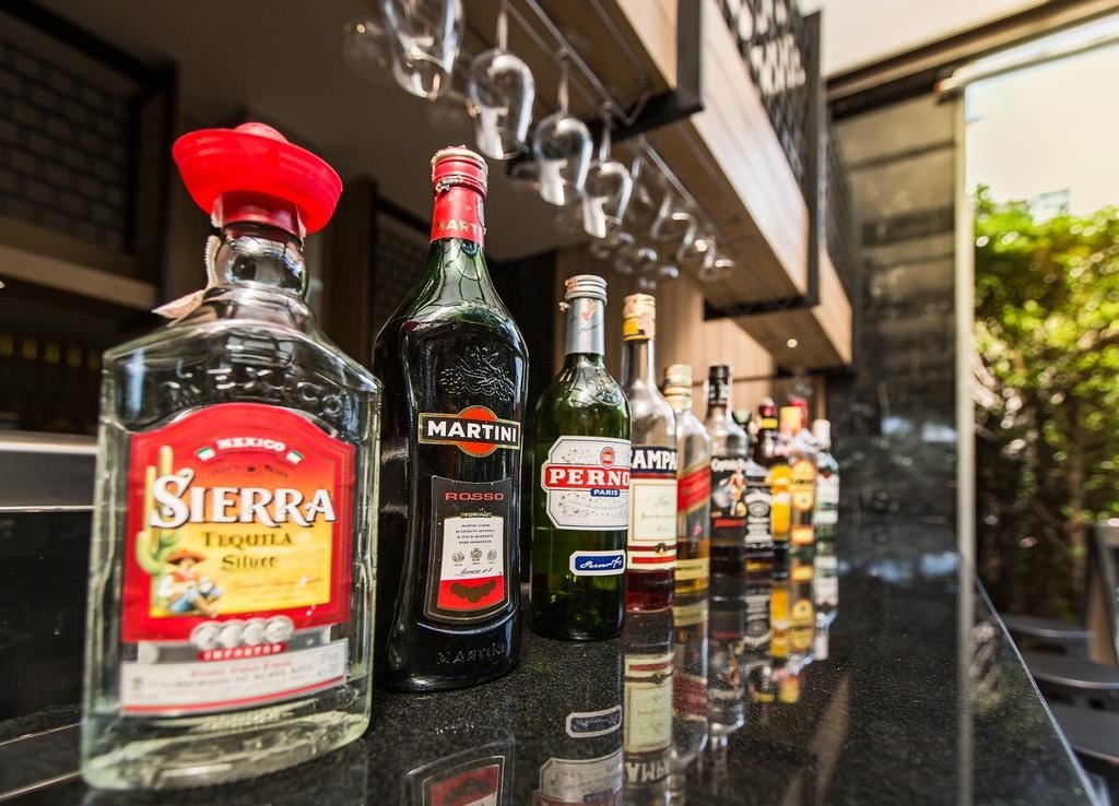 bars-hungry-bar--restaurant-and-lounge