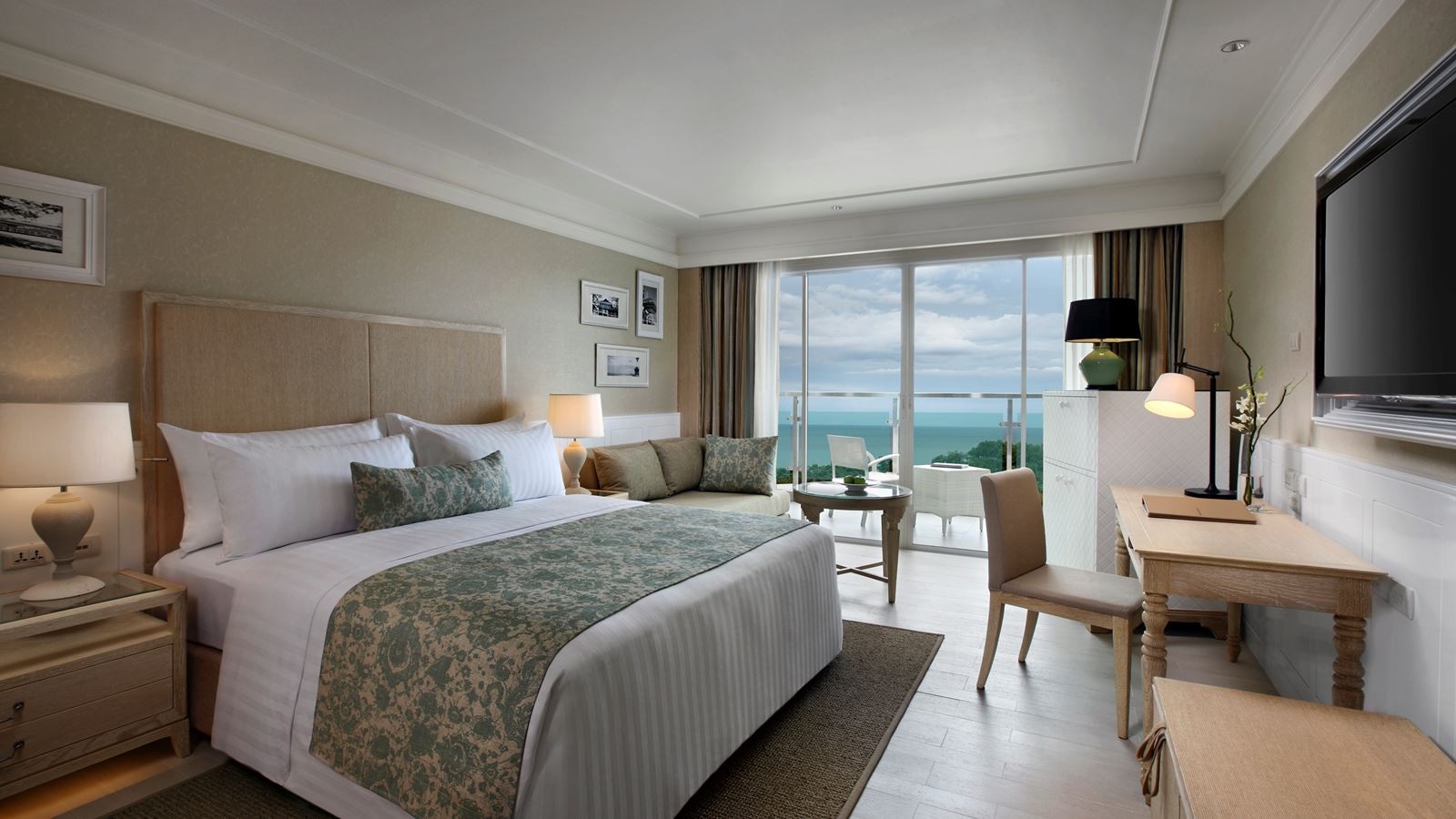 rooms-deluxe-pool-view