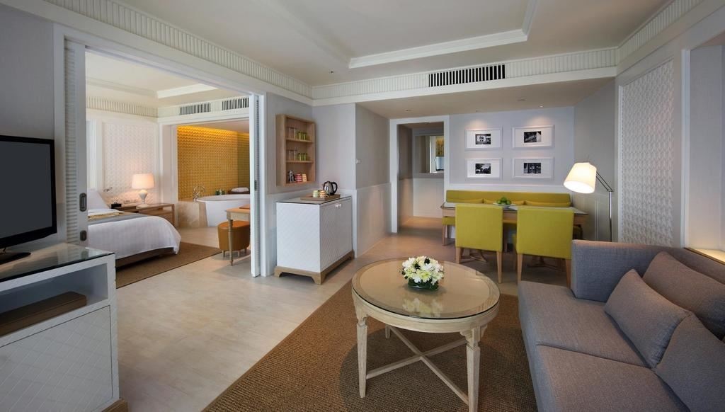 rooms-one-bedroom-suite-pool-view