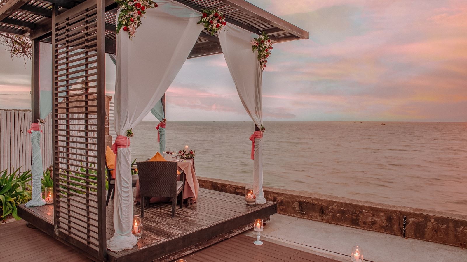 restaurants-shoreline-beach-club