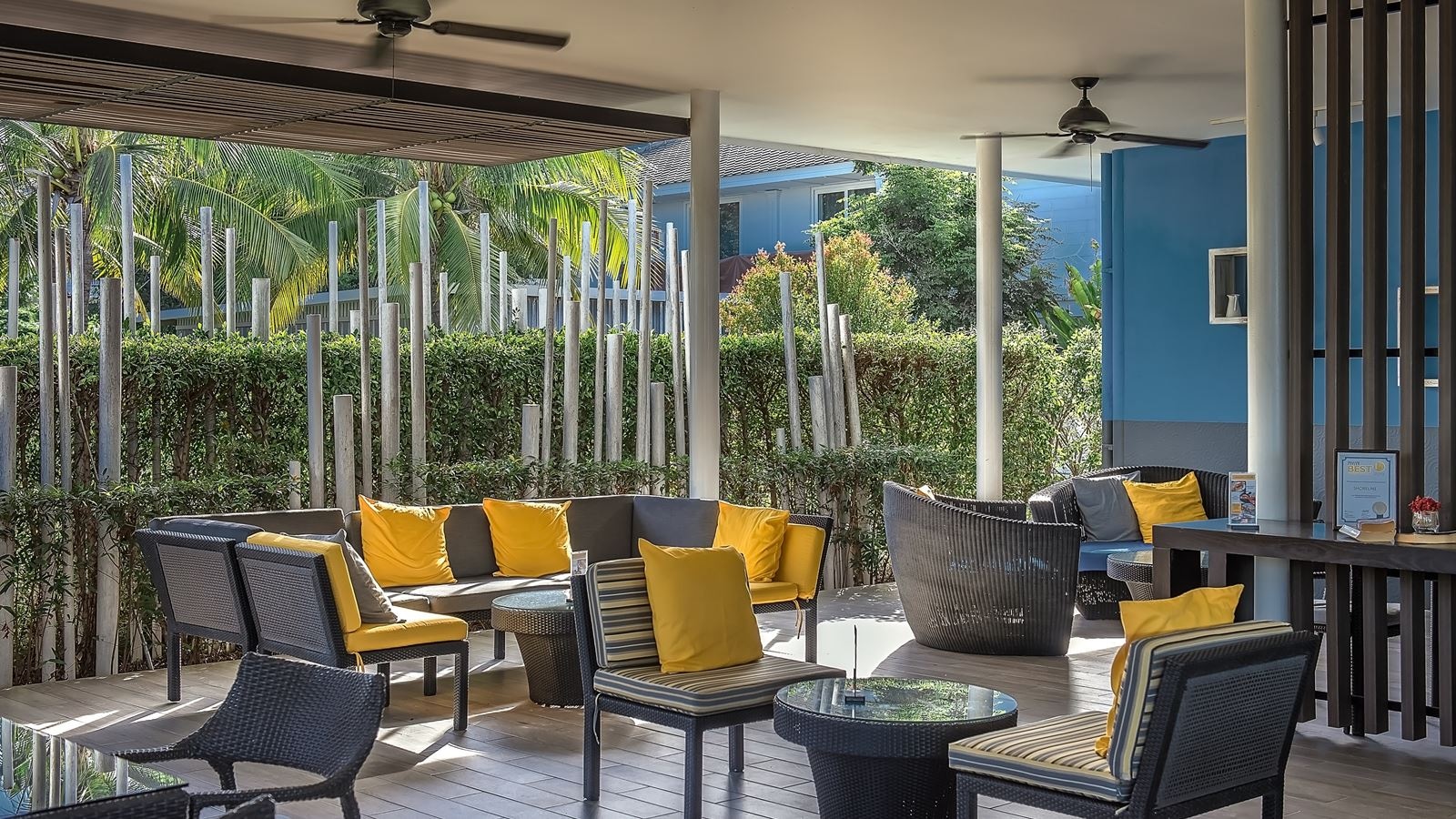 restaurants-shoreline-beach-club