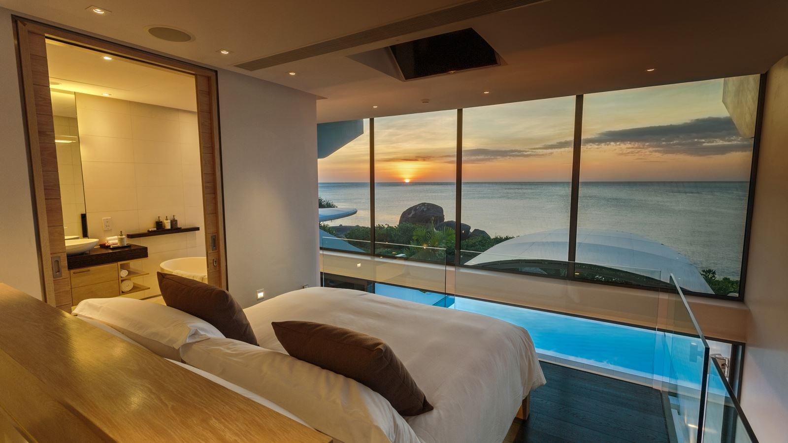 rooms-onebedroom-ocean-pool-loft