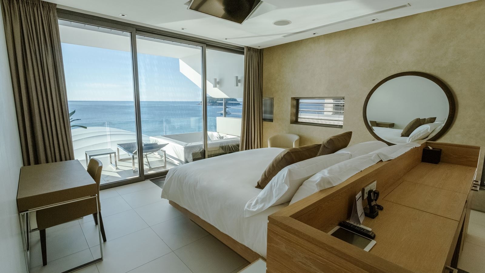 rooms-fourbedroom-sky-pool-villa-penthouse