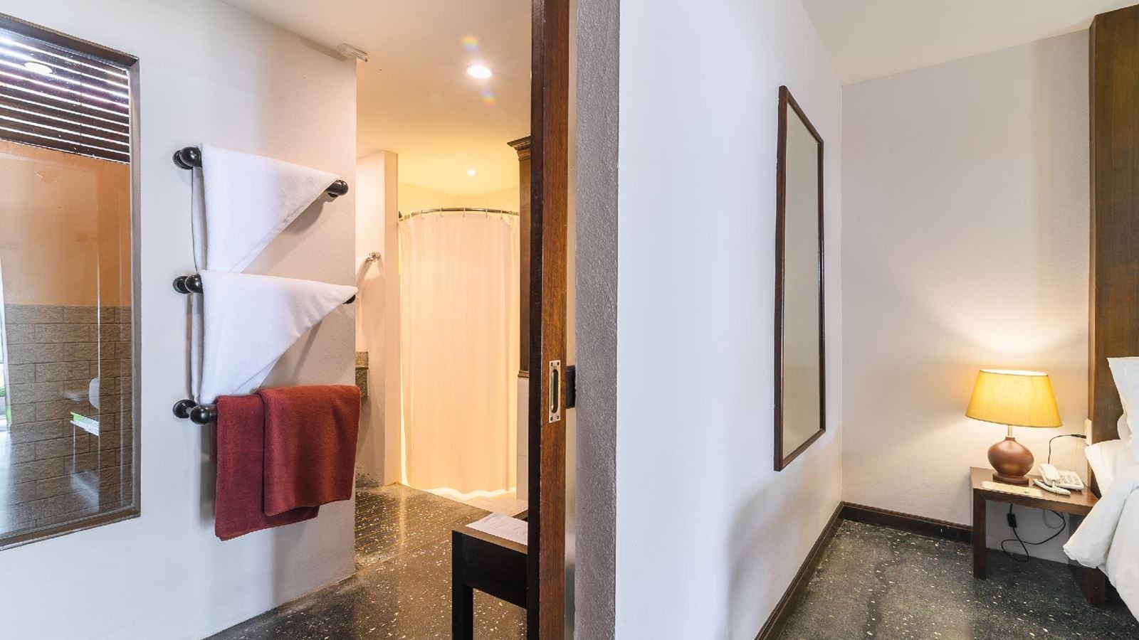 rooms-superior-pool-side