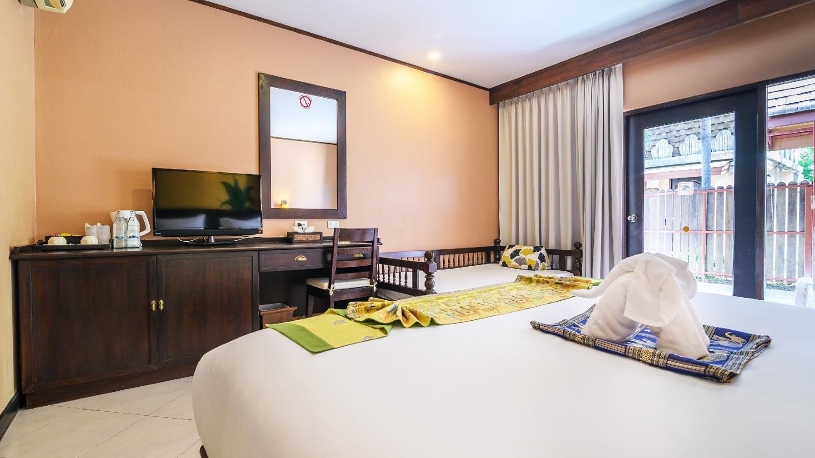 rooms-deluxe-hideaway