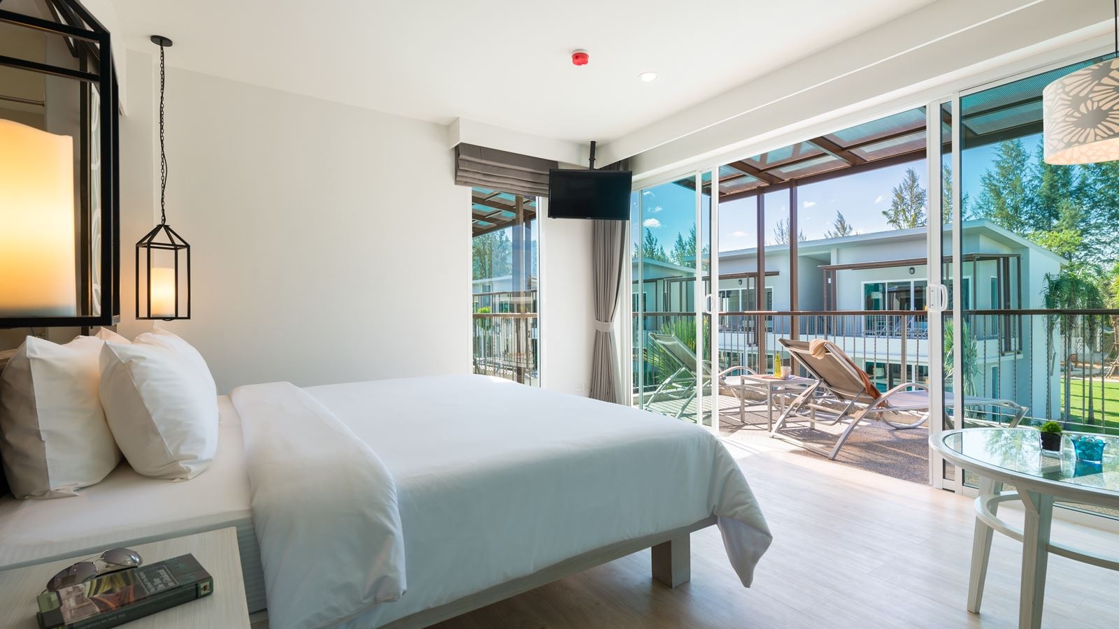 rooms-upper-pool-access