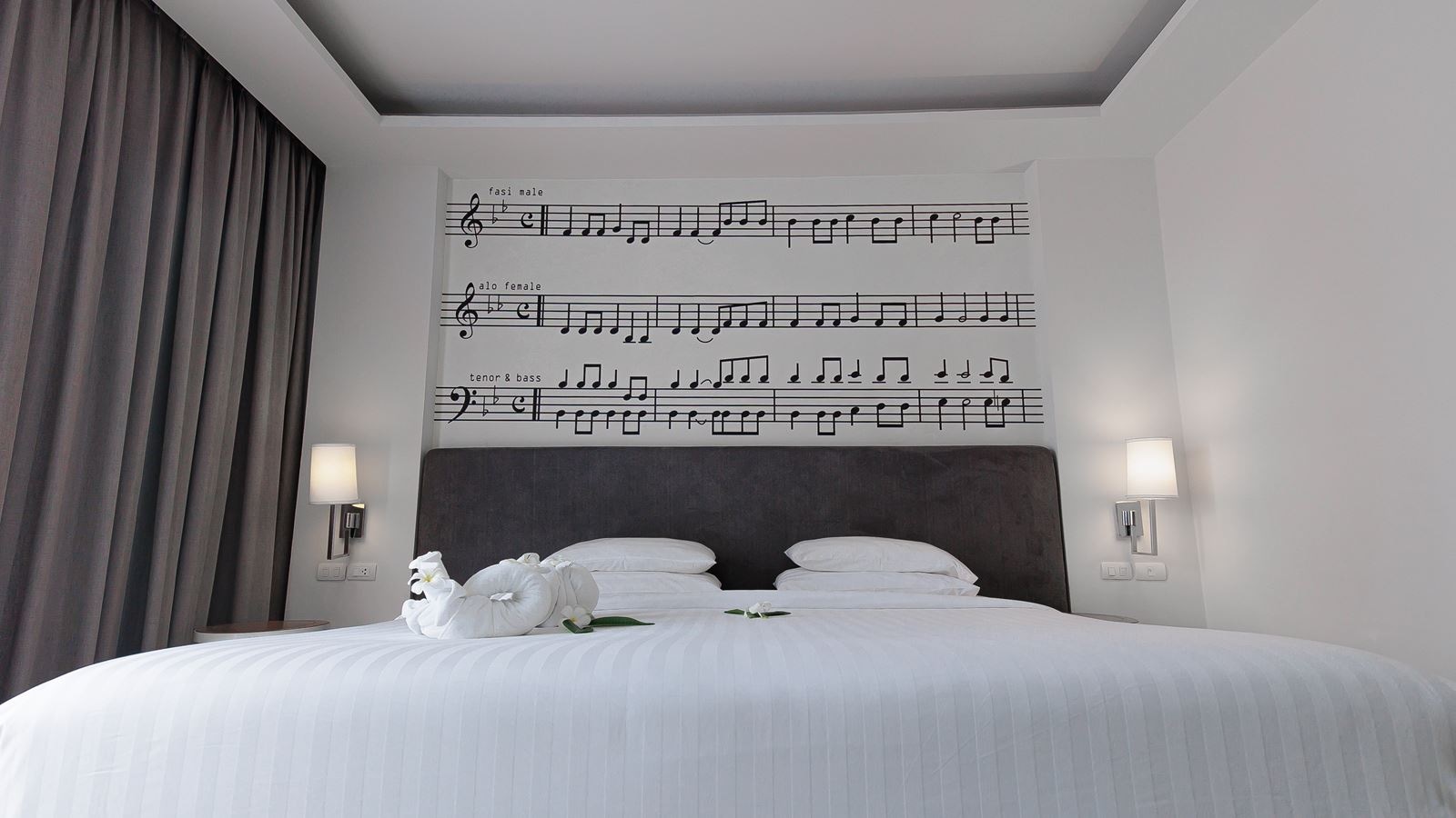 rooms-indy-deluxe-room