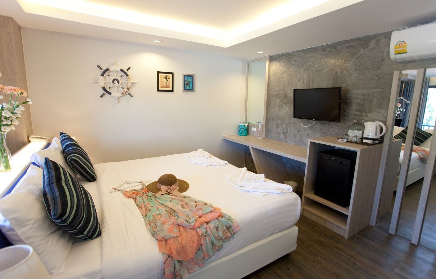 rooms-deluxe-room--double-or-twin-bed