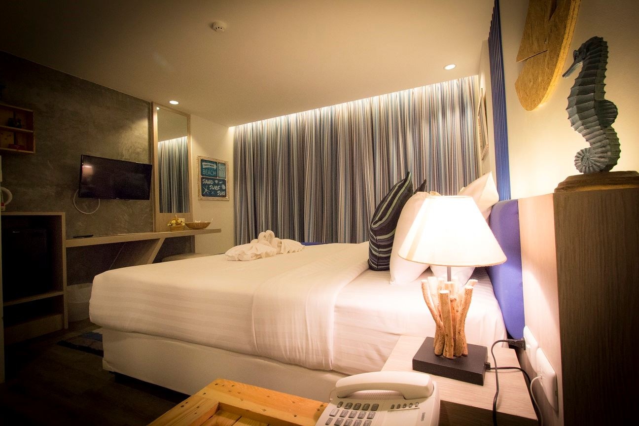 rooms-deluxe-room--double-or-twin-bed